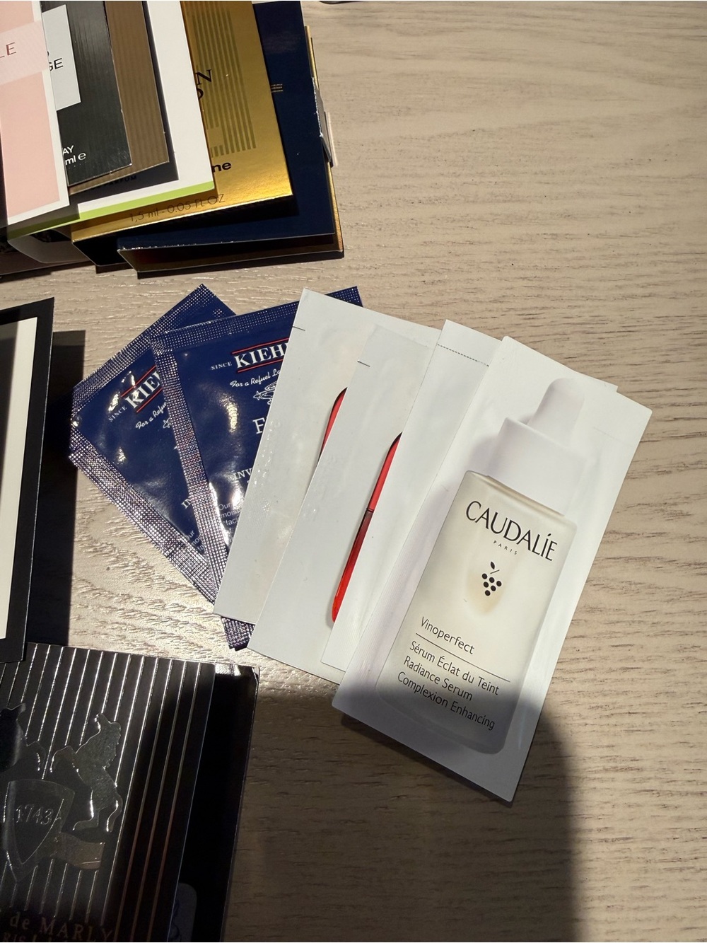 Luxury Beauty sampler fragrance and skincare set - Picture 6 of 9